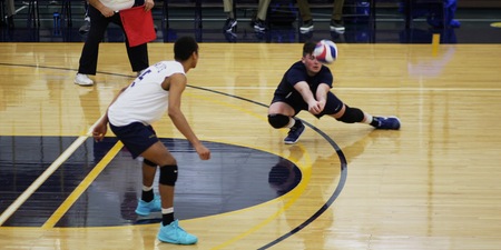 Men's Volleyball Sweeps Lawrence Tech to Open Conference Play