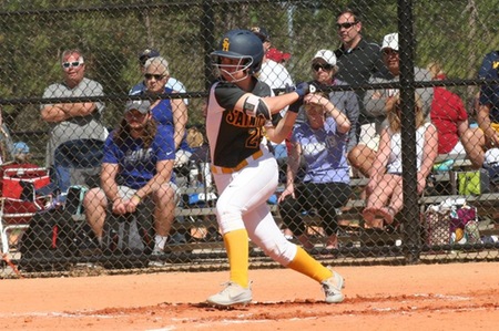 Softball Grabs a Win and a Tie in Michigan-Dearborn Double-Header