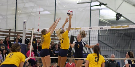 Women's Volleyball Falls in WHAC Match-Up to #10 Lourdes