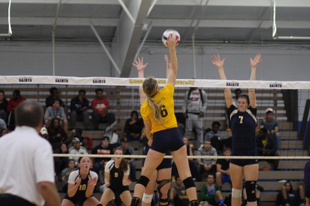 Women's Volleyball Tops IU South Bend at Aquinas/Cornerstone Classic