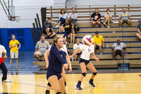 Women's Volleyball Goes 2-0 in Day One of Concordia Kick-Off Tournament