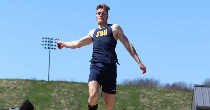 Gipple Hits Provisional as Men's T&amp;F Competes at Davenport